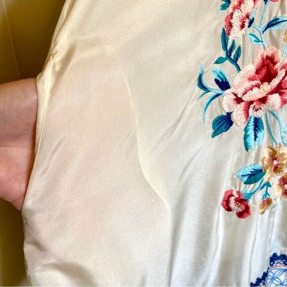 Johnny Was Utopia Kimono 100% Silk Floral Letter Embroidered Cream Blue Size XL - Picture 11 of 16